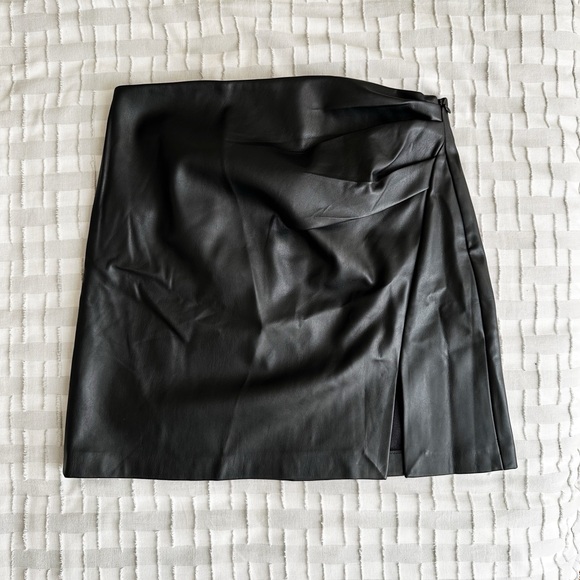 Mango faux leather mini skirt NWT - Picture 3 of 6